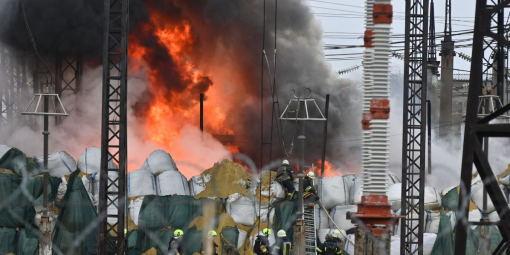 Read more about the article Ataques russos deixam mais de 1,2 milhão de propriedades sem electricidade na Ucrânia