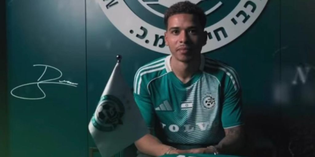 Read more about the article Manuel Benson reforça o Maccabi Haifa e fecha ciclo no futebol inglês