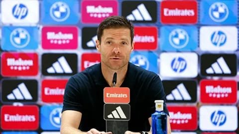 Read more about the article Xabi Alonso quebra silêncio após demissão: “Não se pode dar tanto poder aos jogadores”