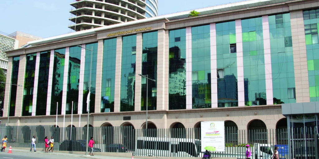 Read more about the article Promoções na função pública custarão mais de 29 mil milhões Kz ao Estado