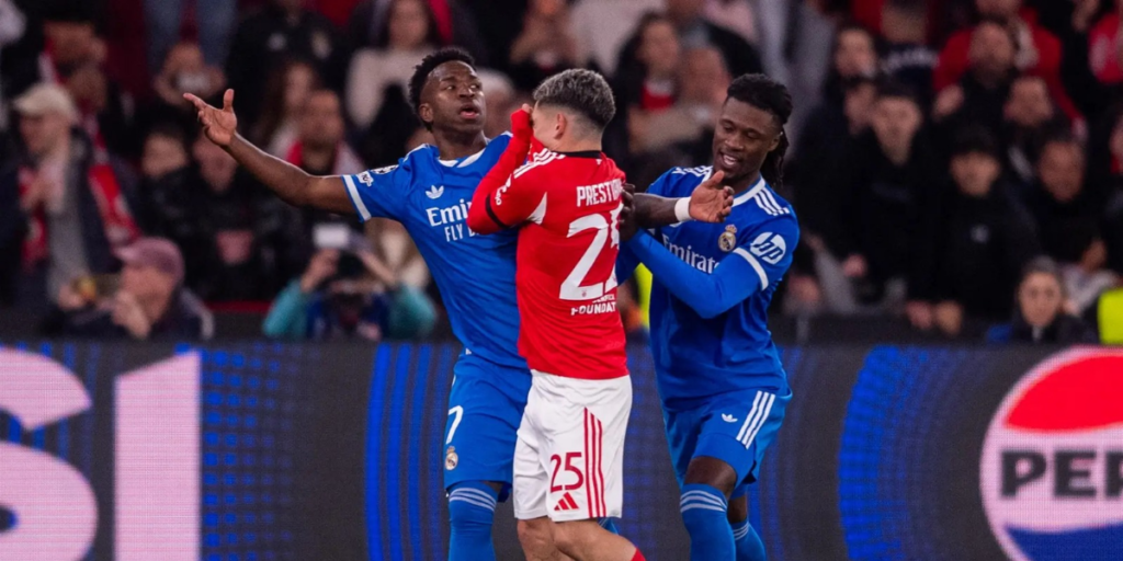 Read more about the article Nova regra da FIFA quer acabar com jogadores a cobrir a boca durante discussões